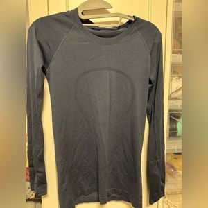 Lululemon swiftly tech long sleeve 2.0 (TRUE NAVY) size 6